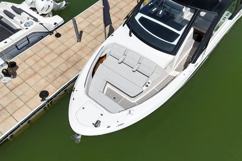 Slide: The Image of Sea Ray 370 SUNDANCER 2024 - 6