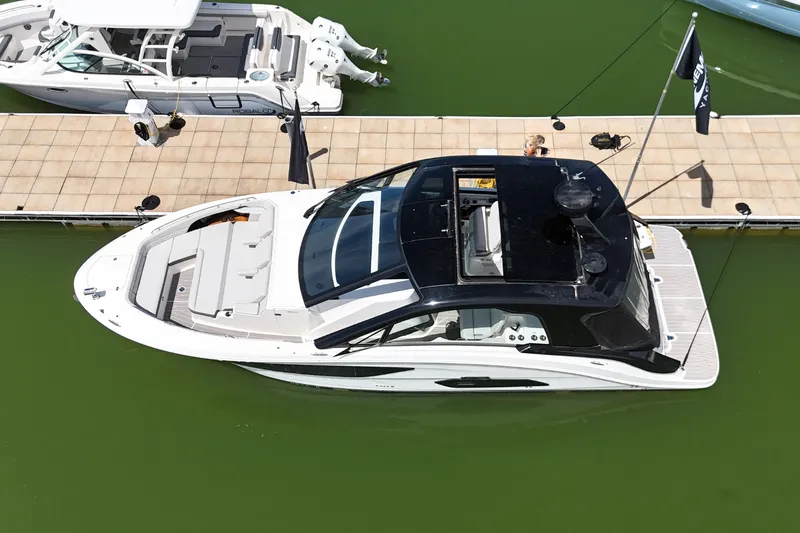 Slide: The Image of Sea Ray 370 SUNDANCER 2024 - 7