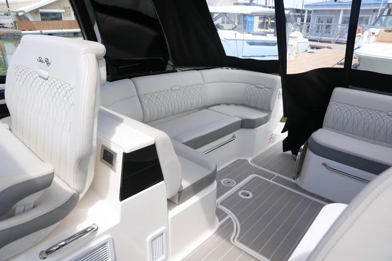 Slide: The Image of Sea Ray 370 SUNDANCER 2024 - 9