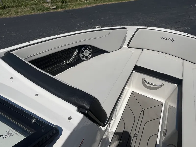 Slide: The Image of Sea Ray 21 SPX 2024 - 10