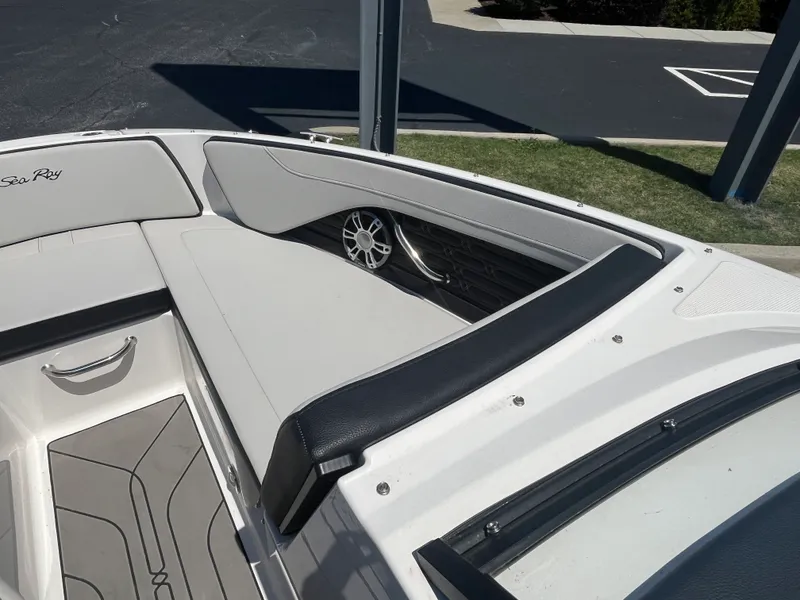 Slide: The Image of Sea Ray 21 SPX 2024 - 11