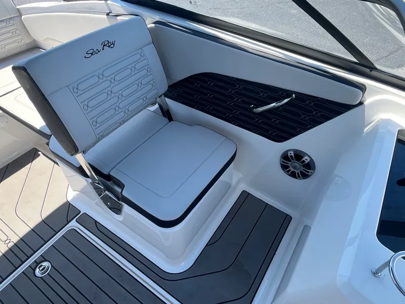 Slide: The Image of Sea Ray 21 SPX 2024 - 13
