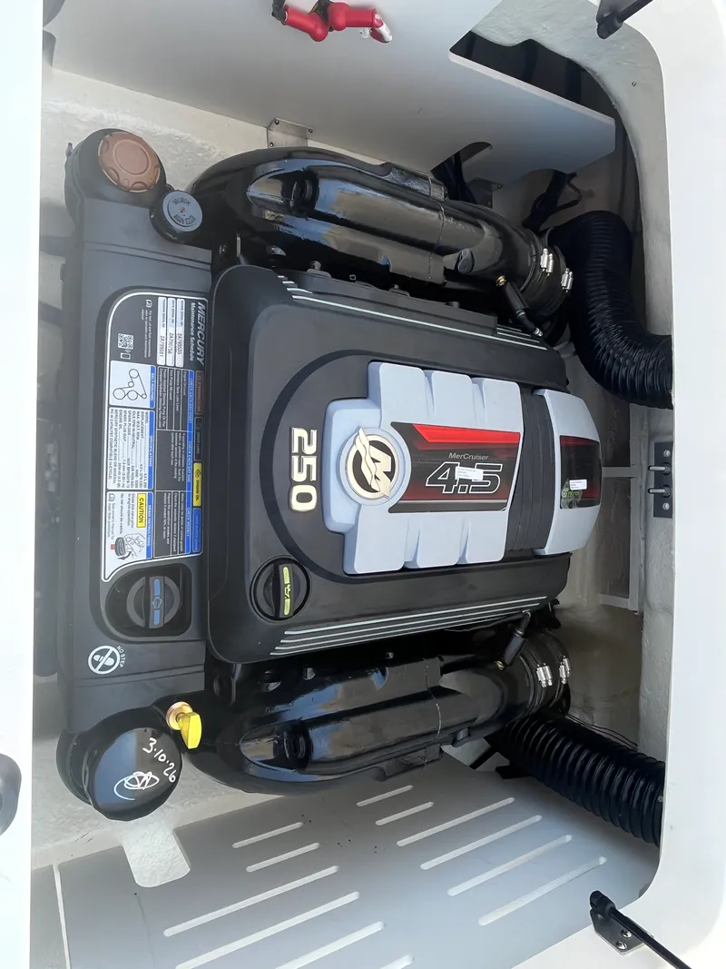 Slide: The Image of Sea Ray 21 SPX 2024 - 18