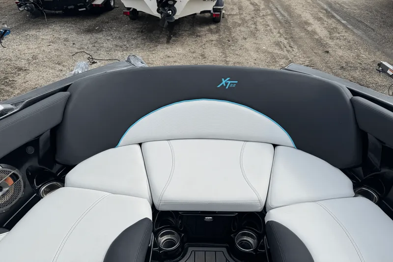 Slide: The Image of Mastercraft XT22 2018 - 10