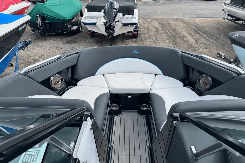 Slide: The Image of Mastercraft XT22 2018 - 11