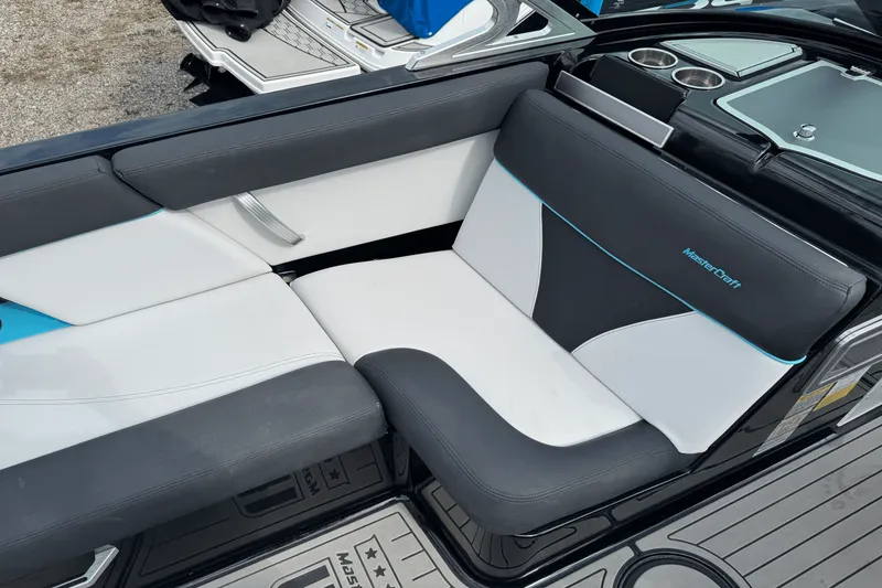 Slide: The Image of Mastercraft XT22 2018 - 14