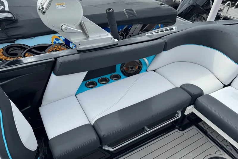 Slide: The Image of Mastercraft XT22 2018 - 16