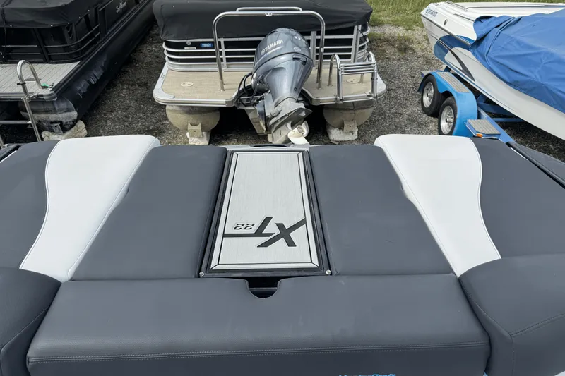 Slide: The Image of Mastercraft XT22 2018 - 17