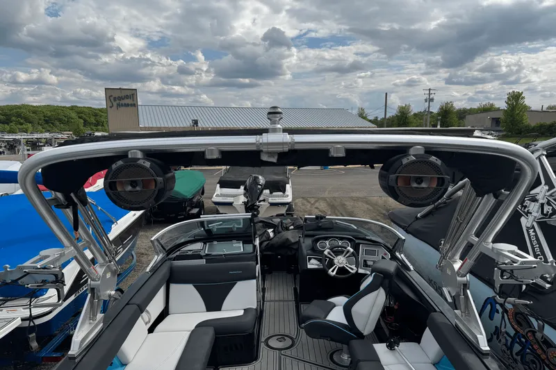 Slide: The Image of Mastercraft XT22 2018 - 18