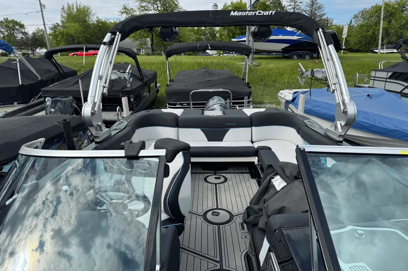 Slide: The Image of Mastercraft XT22 2018 - 19