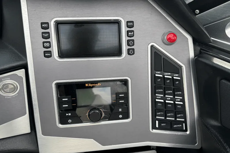 Slide: The Image of Mastercraft XT22 2018 - 23