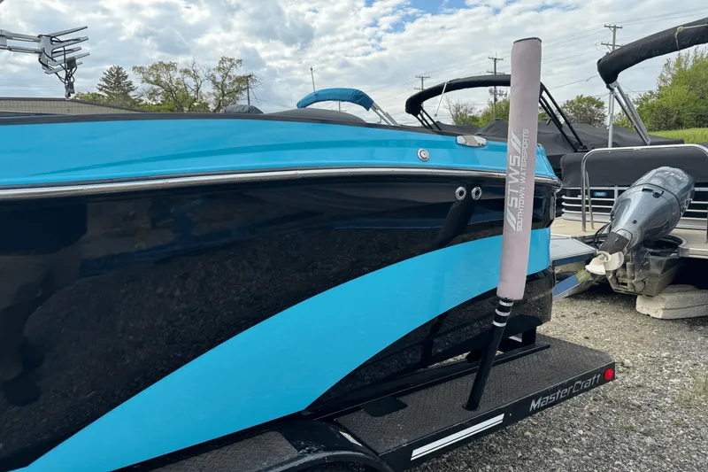 Slide: The Image of Mastercraft XT22 2018 - 3