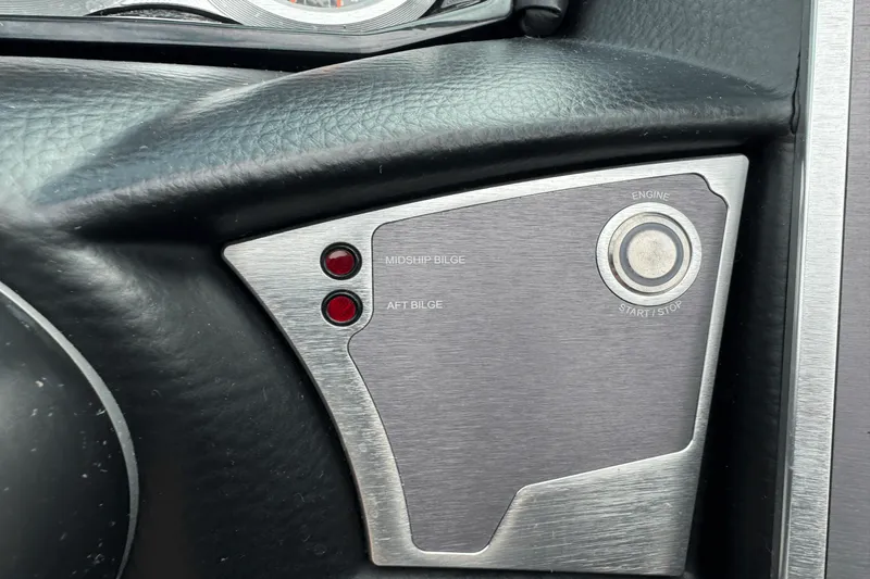 Slide: The Image of Mastercraft XT22 2018 - 30