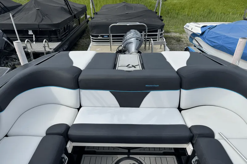 Slide: The Image of Mastercraft XT22 2018 - 32