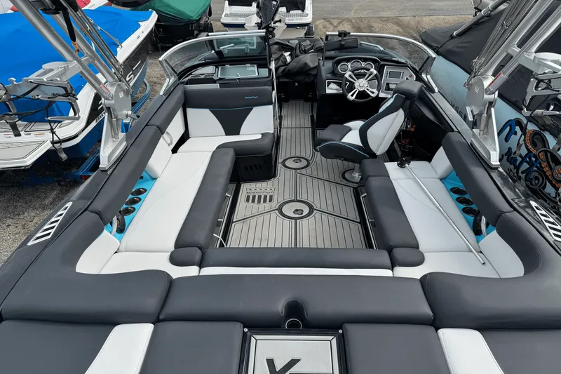 Slide: The Image of Mastercraft XT22 2018 - 33