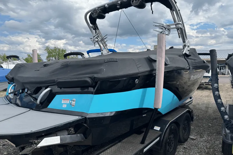 Slide: The Image of Mastercraft XT22 2018 - 38