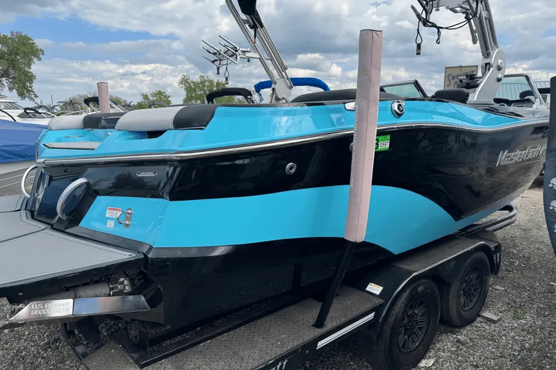 Slide: The Image of Mastercraft XT22 2018 - 4