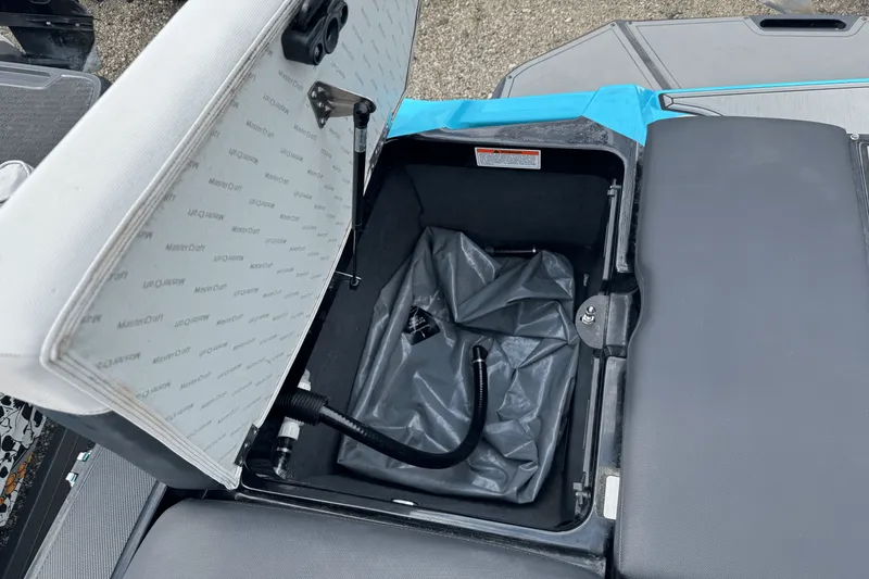 Slide: The Image of Mastercraft XT22 2018 - 40