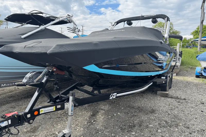 Slide: The Image of Mastercraft XT22 2018 - 6