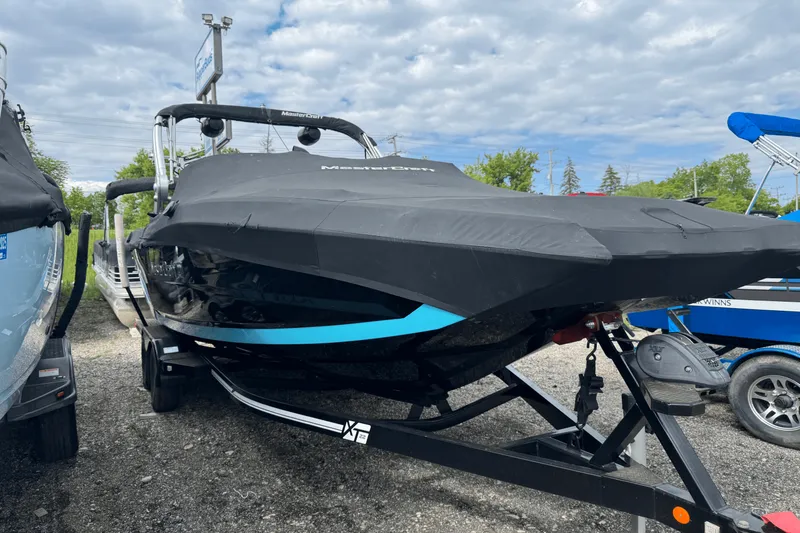 Slide: The Image of Mastercraft XT22 2018 - 7