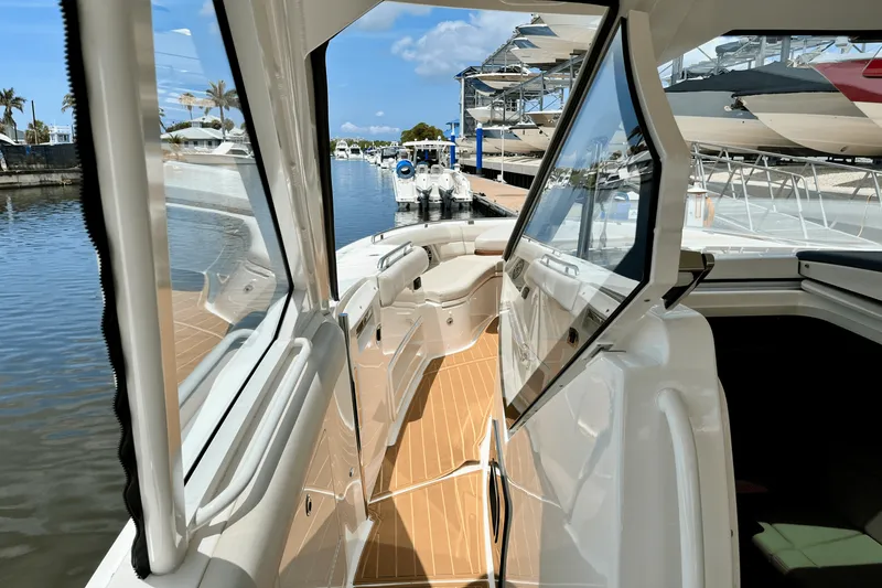 Slide: The Image of Boston Whaler 380 REALM 2022 - 15