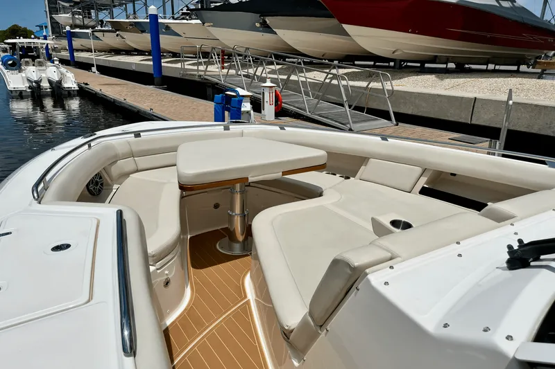 Slide: The Image of Boston Whaler 380 REALM 2022 - 17