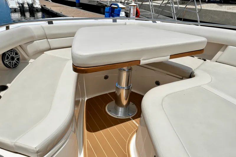 Slide: The Image of Boston Whaler 380 REALM 2022 - 18