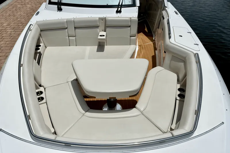 Slide: The Image of Boston Whaler 380 REALM 2022 - 19