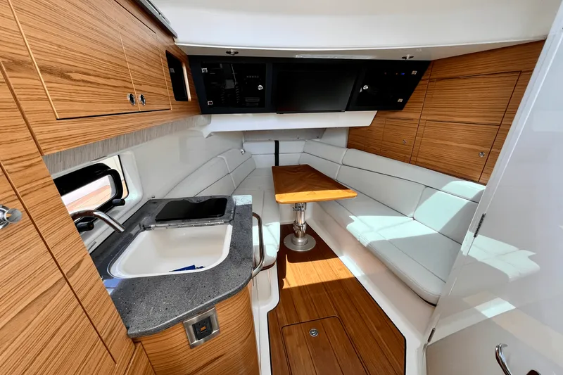 Slide: The Image of Boston Whaler 380 REALM 2022 - 22