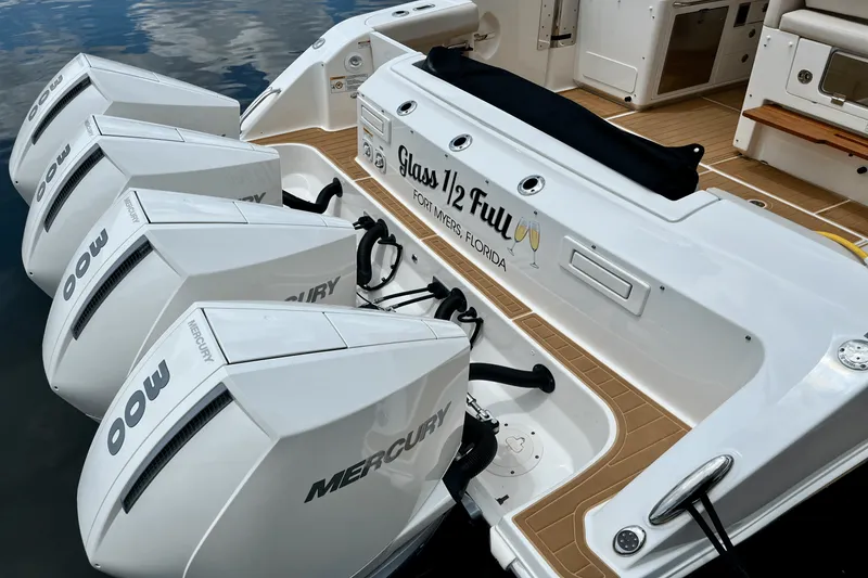 Slide: The Image of Boston Whaler 380 REALM 2022 - 3