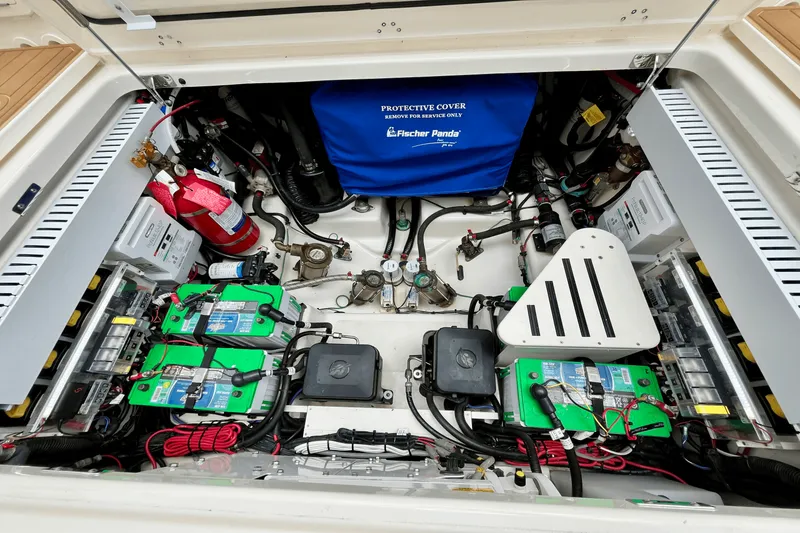 Slide: The Image of Boston Whaler 380 REALM 2022 - 30