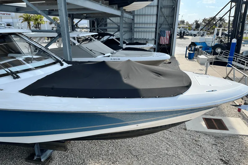 Slide: The Image of Boston Whaler 380 REALM 2022 - 32