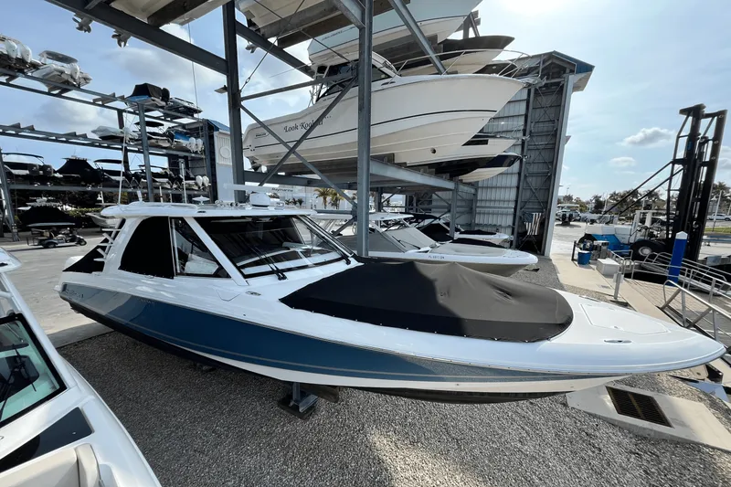 Slide: The Image of Boston Whaler 380 REALM 2022 - 33