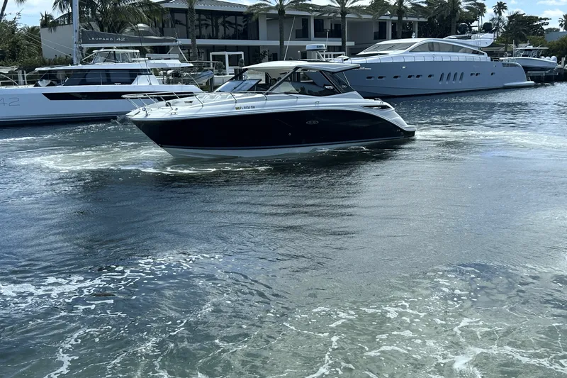 Slide: The Image of Sea Ray 320 SUNDANCER IO 2020 - 11