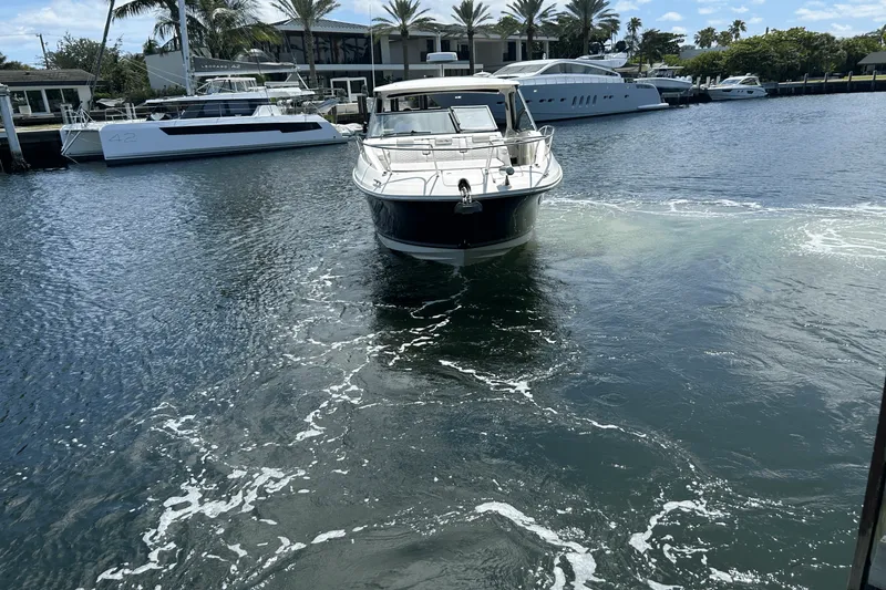 Slide: The Image of Sea Ray 320 SUNDANCER IO 2020 - 12