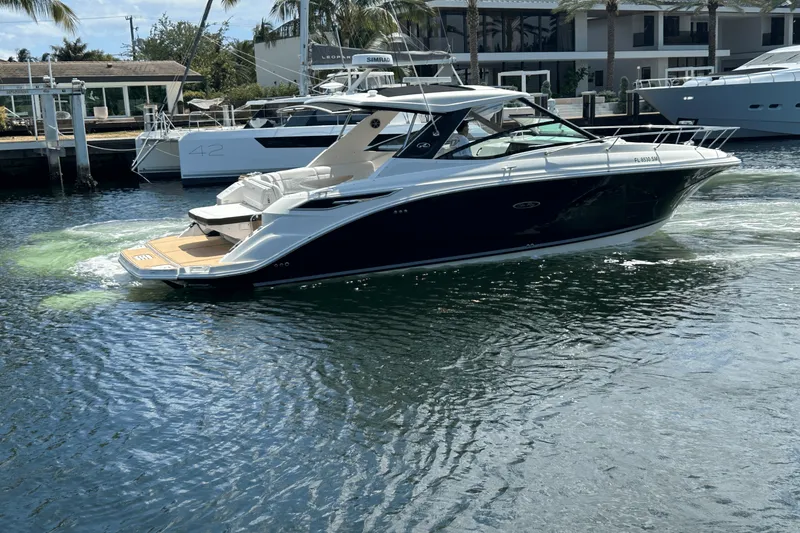 Slide: The Image of Sea Ray 320 SUNDANCER IO 2020 - 15