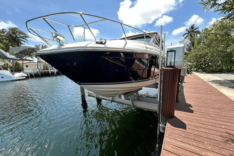 Slide: The Image of Sea Ray 320 SUNDANCER IO 2020 - 2