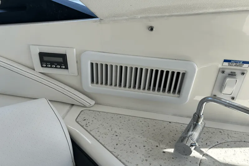 Slide: The Image of Sea Ray 320 SUNDANCER IO 2020 - 27