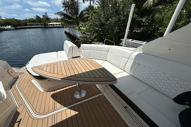Slide: The Image of Sea Ray 320 SUNDANCER IO 2020 - 28