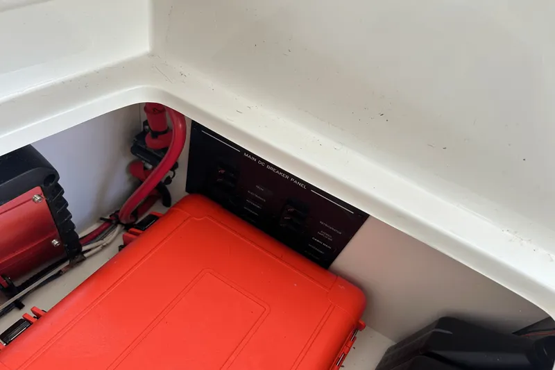 Slide: The Image of Sea Ray 320 SUNDANCER IO 2020 - 32