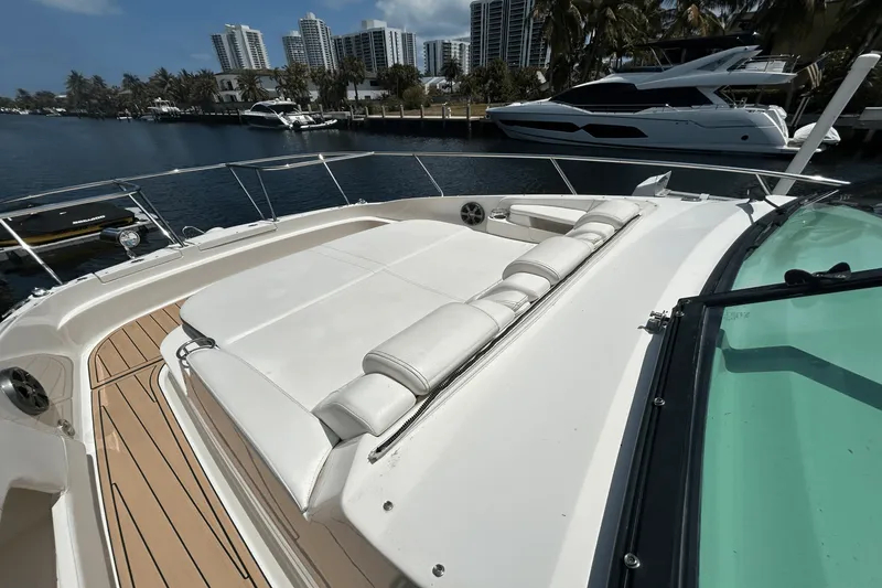 Slide: The Image of Sea Ray 320 SUNDANCER IO 2020 - 39