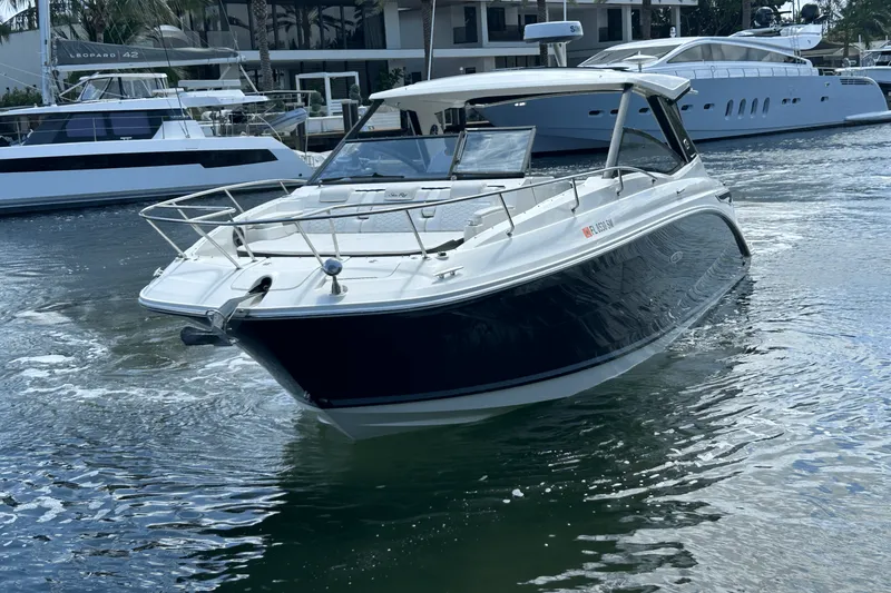 Slide: The Image of Sea Ray 320 SUNDANCER IO 2020 - 4