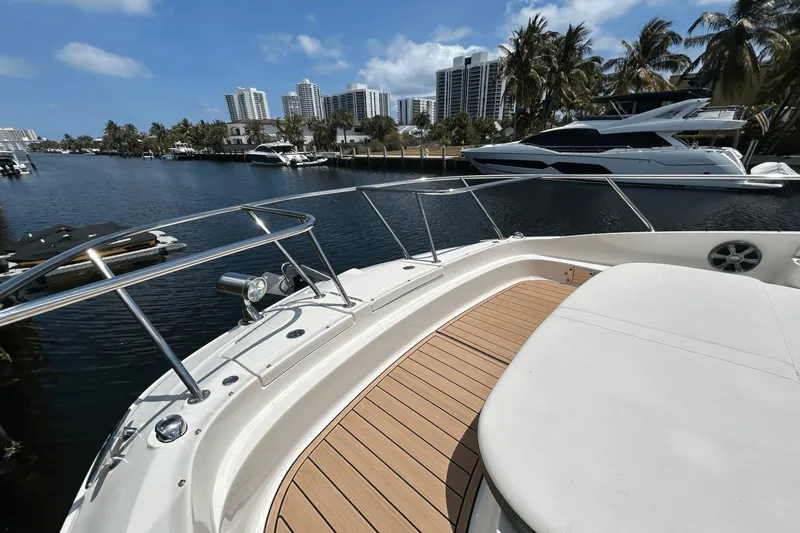 Slide: The Image of Sea Ray 320 SUNDANCER IO 2020 - 41