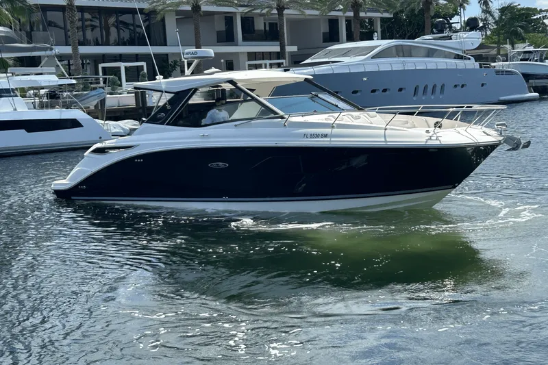 Slide: The Image of Sea Ray 320 SUNDANCER IO 2020 - 5