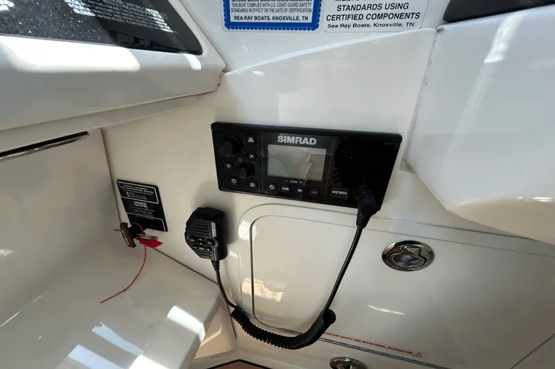 Slide: The Image of Sea Ray 320 SUNDANCER IO 2020 - 58