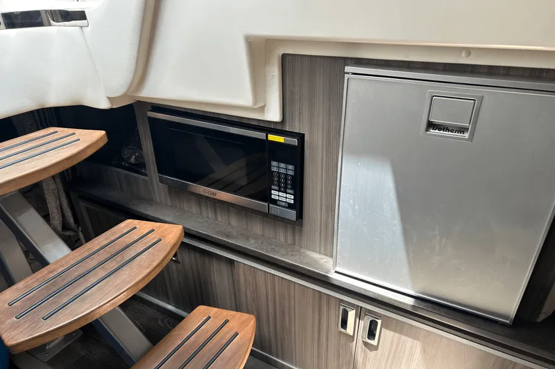 Slide: The Image of Sea Ray 320 SUNDANCER IO 2020 - 59