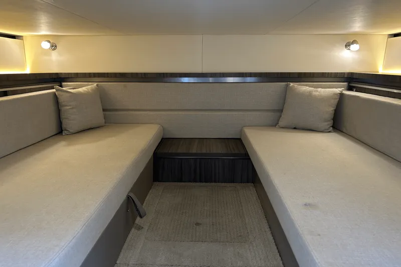 Slide: The Image of Sea Ray 320 SUNDANCER IO 2020 - 64