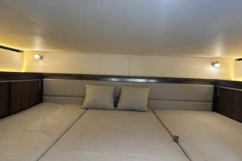 Slide: The Image of Sea Ray 320 SUNDANCER IO 2020 - 67