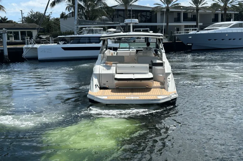 Slide: The Image of Sea Ray 320 SUNDANCER IO 2020 - 7