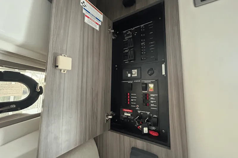 Slide: The Image of Sea Ray 320 SUNDANCER IO 2020 - 75